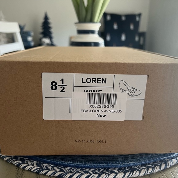 NWT Burgundy heels 8.5 - Picture 4 of 4